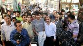 فوتبالیست های اسبق تیم ملی كمك های بازاریان تبریز به زلزله زدگان را جمع آوری كردند