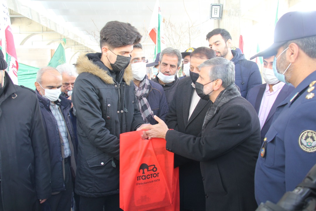 مراسم تجلیل جامعه ورزشی از شهدای خلبان پایگاه هوائی شهید فکوری تبریز(1)