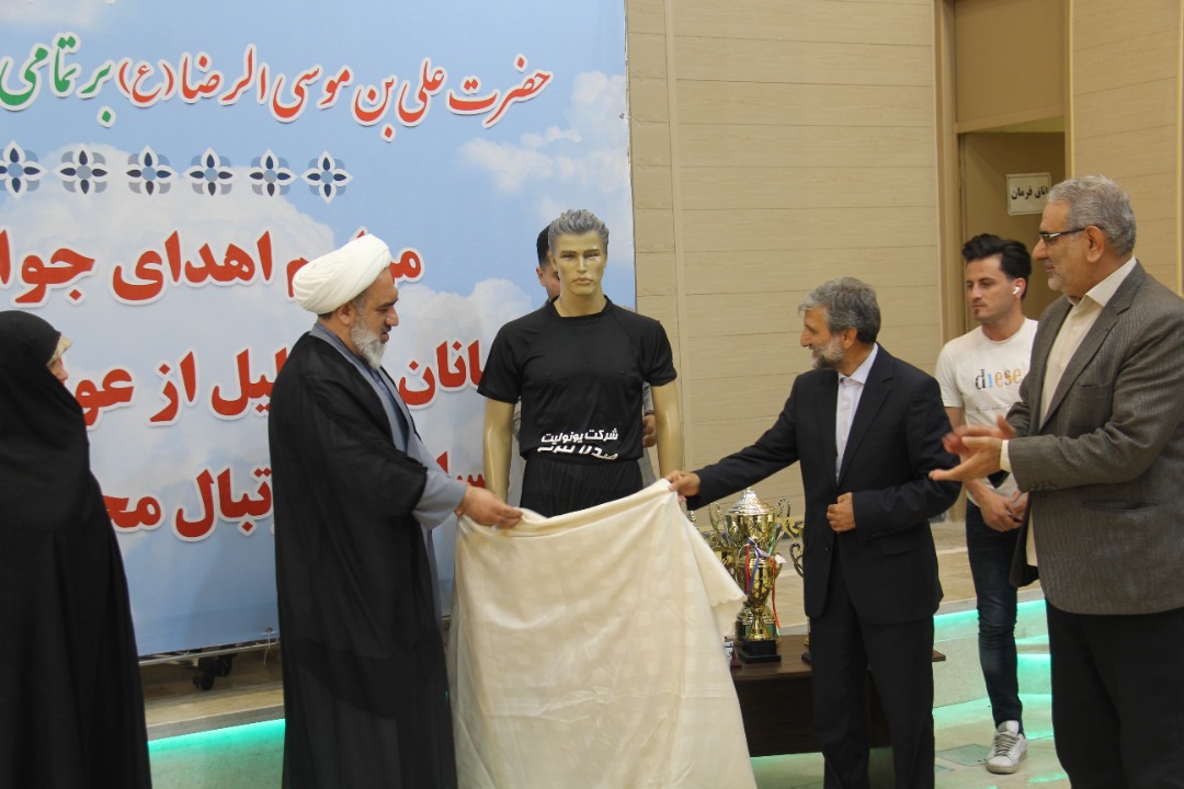 مراسم اهداء جوایز قهرمانان و تجلیل از عوامل اجرایی مسابقات فوتبال محلات تبریز