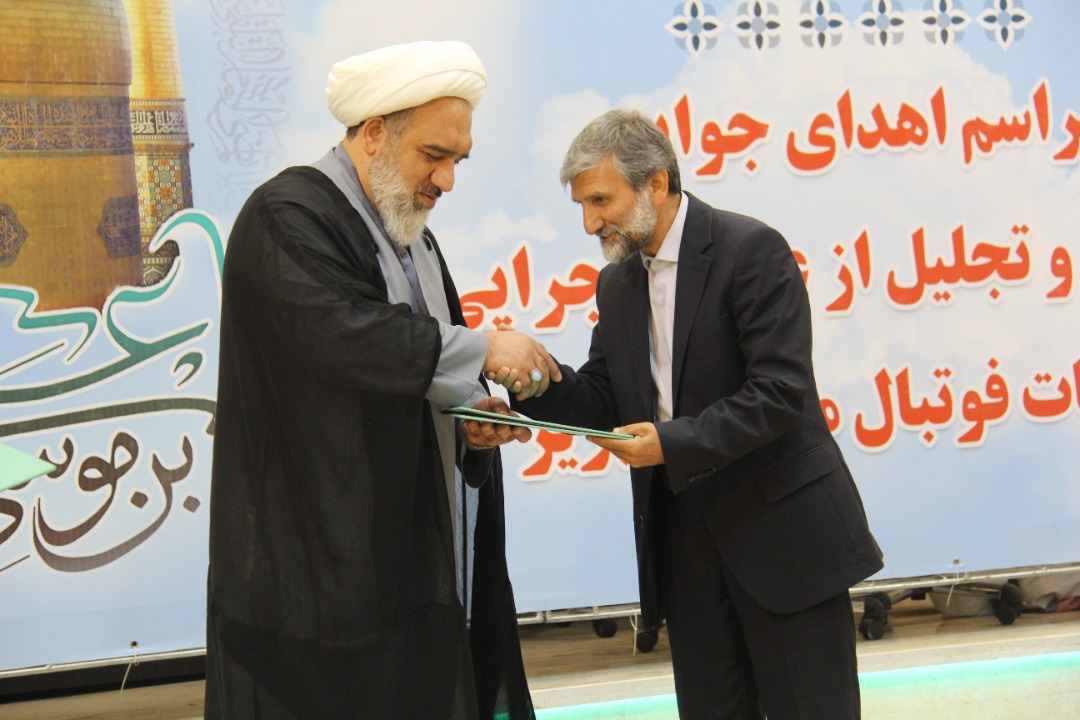 مراسم اهداء جوایز قهرمانان و تجلیل از عوامل اجرایی مسابقات فوتبال محلات تبریز