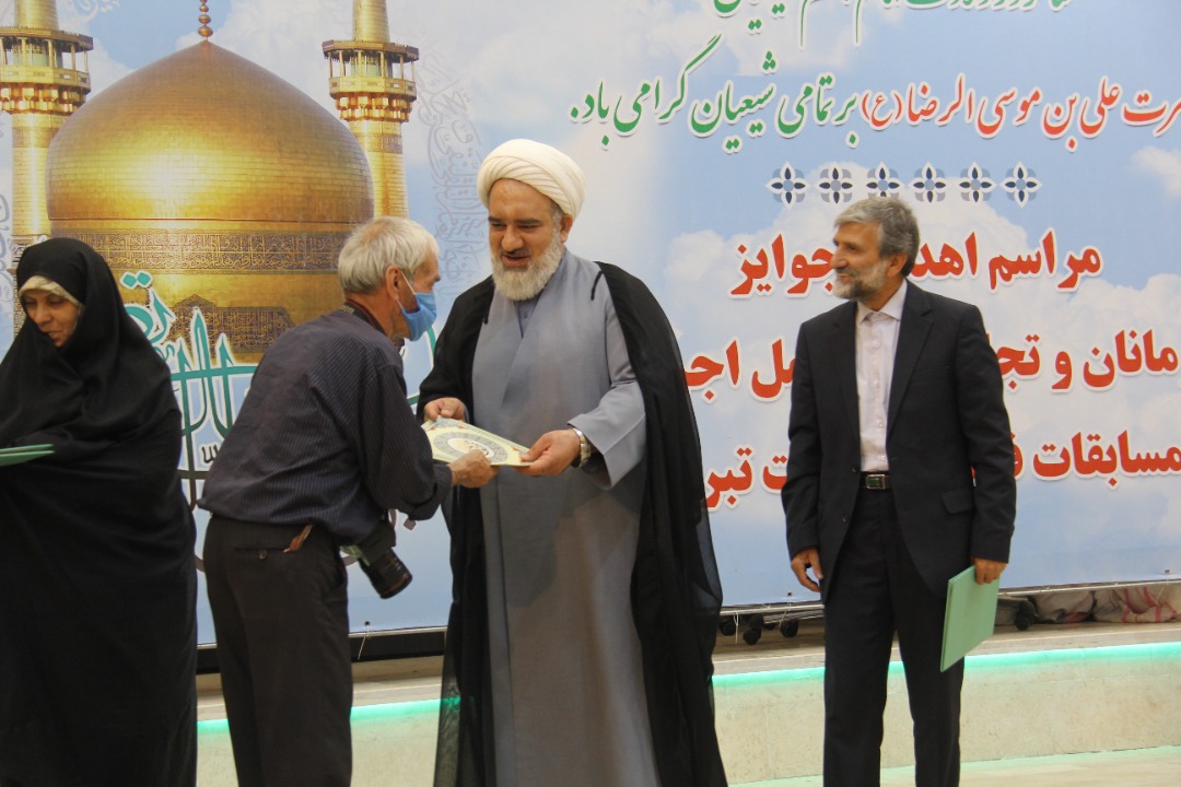 مراسم اهداء جوایز قهرمانان و تجلیل از عوامل اجرایی مسابقات فوتبال محلات تبریز