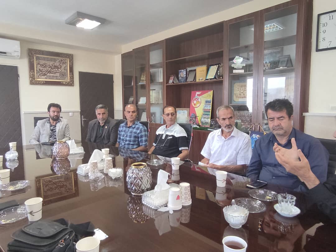 دیدار صمیمانه رئیس هیأت فوتبال با پیشکسوتان فوتبال استان