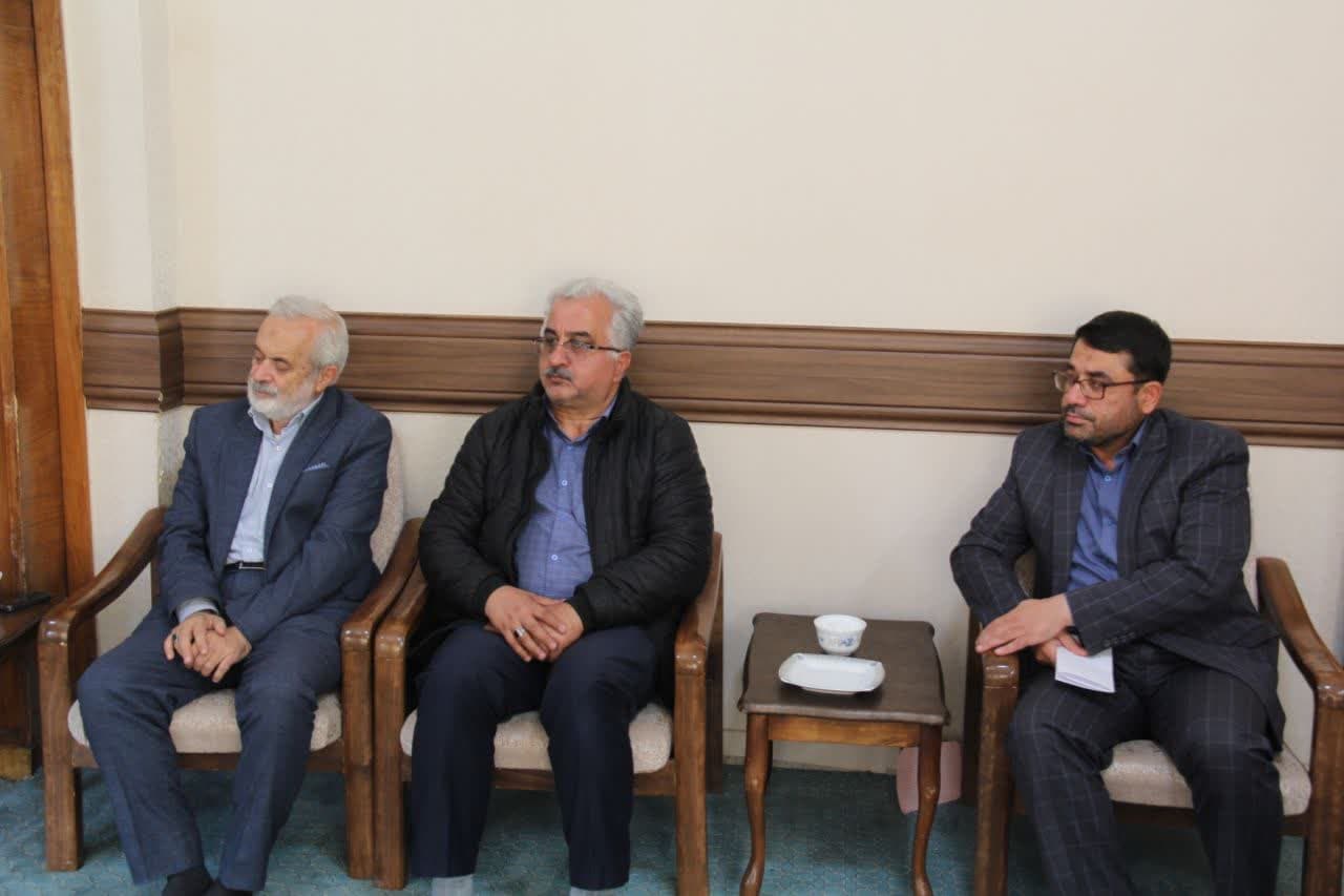 دیدار صمیمی اعضاء کمیسیون فرهنگی هیأت فوتبال با نماینده محترم ولی فقیه در استان و امام جمعه تبریز