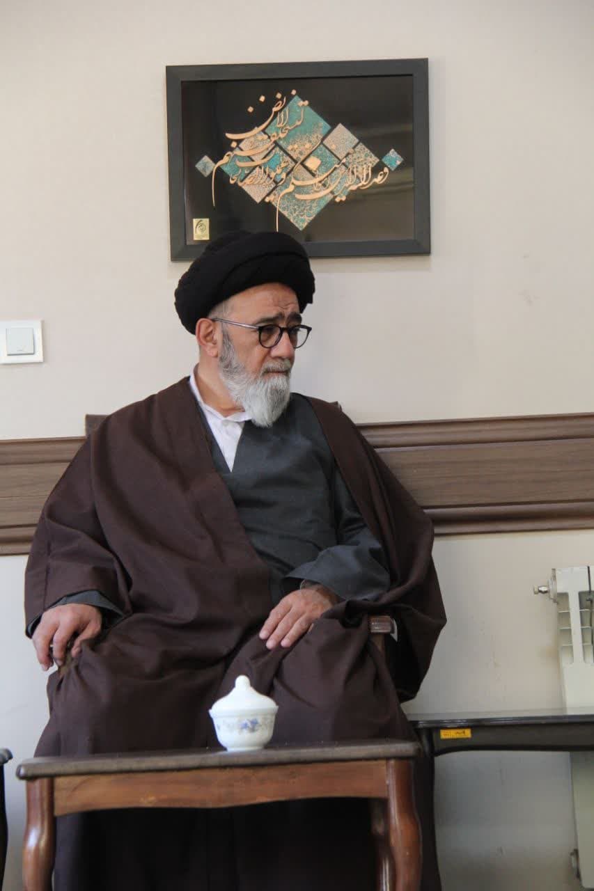دیدار صمیمی اعضاء کمیسیون فرهنگی هیأت فوتبال با نماینده محترم ولی فقیه در استان و امام جمعه تبریز