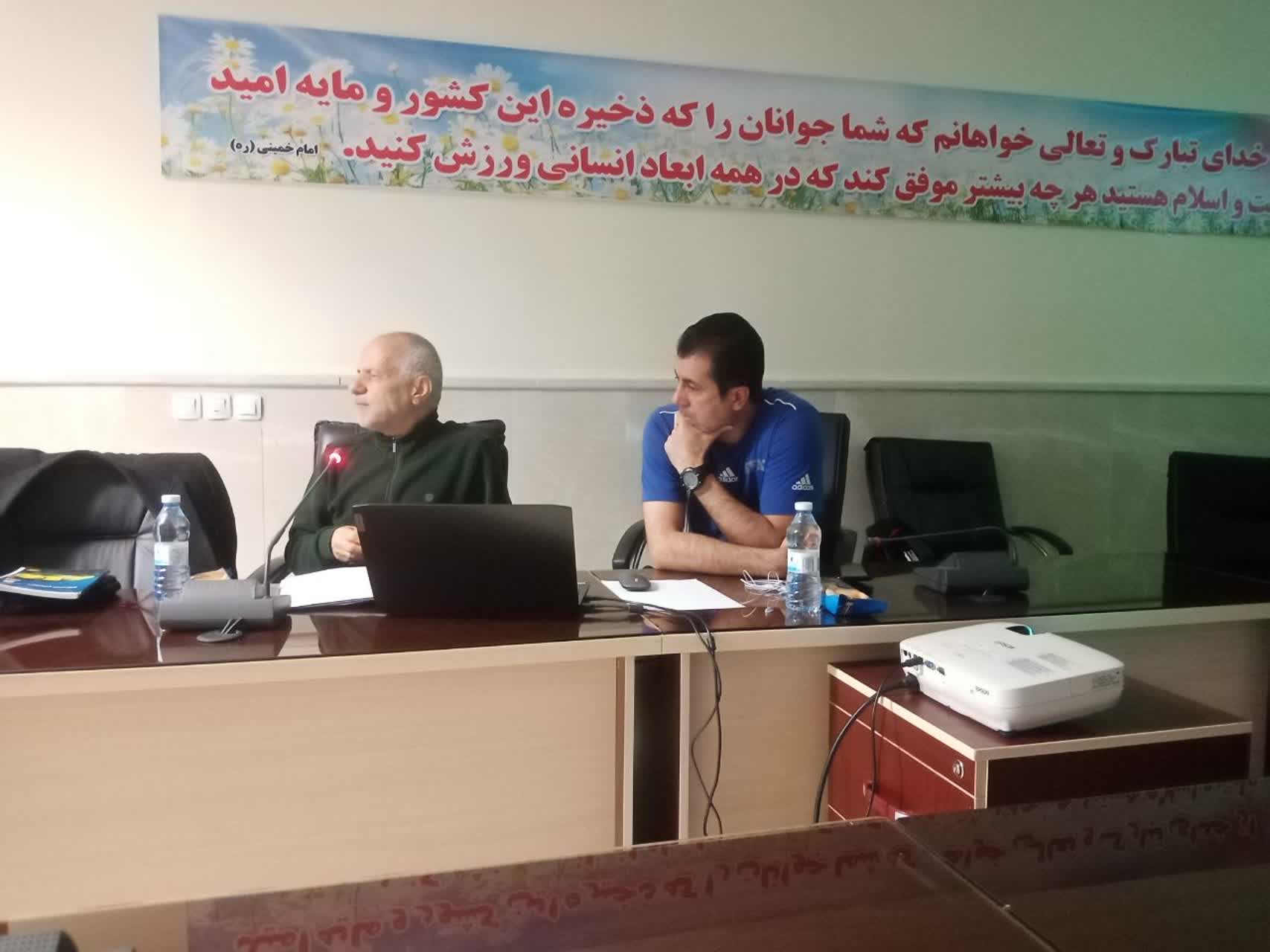 جلسه آموزشی داوران فوتبال استان با مدرسی آقای کریم اصغرزاده