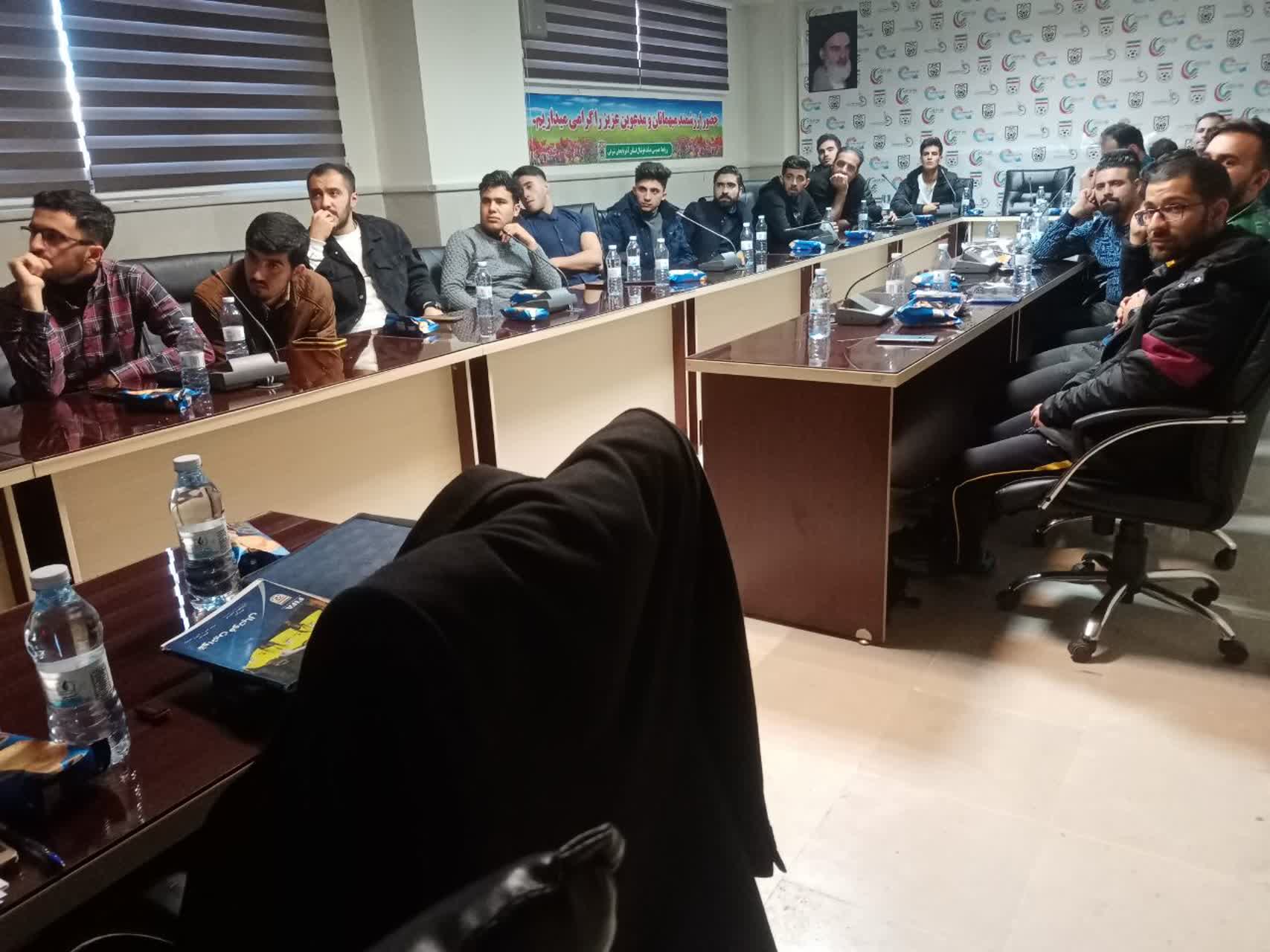 جلسه آموزشی داوران فوتبال استان با مدرسی آقای کریم اصغرزاده