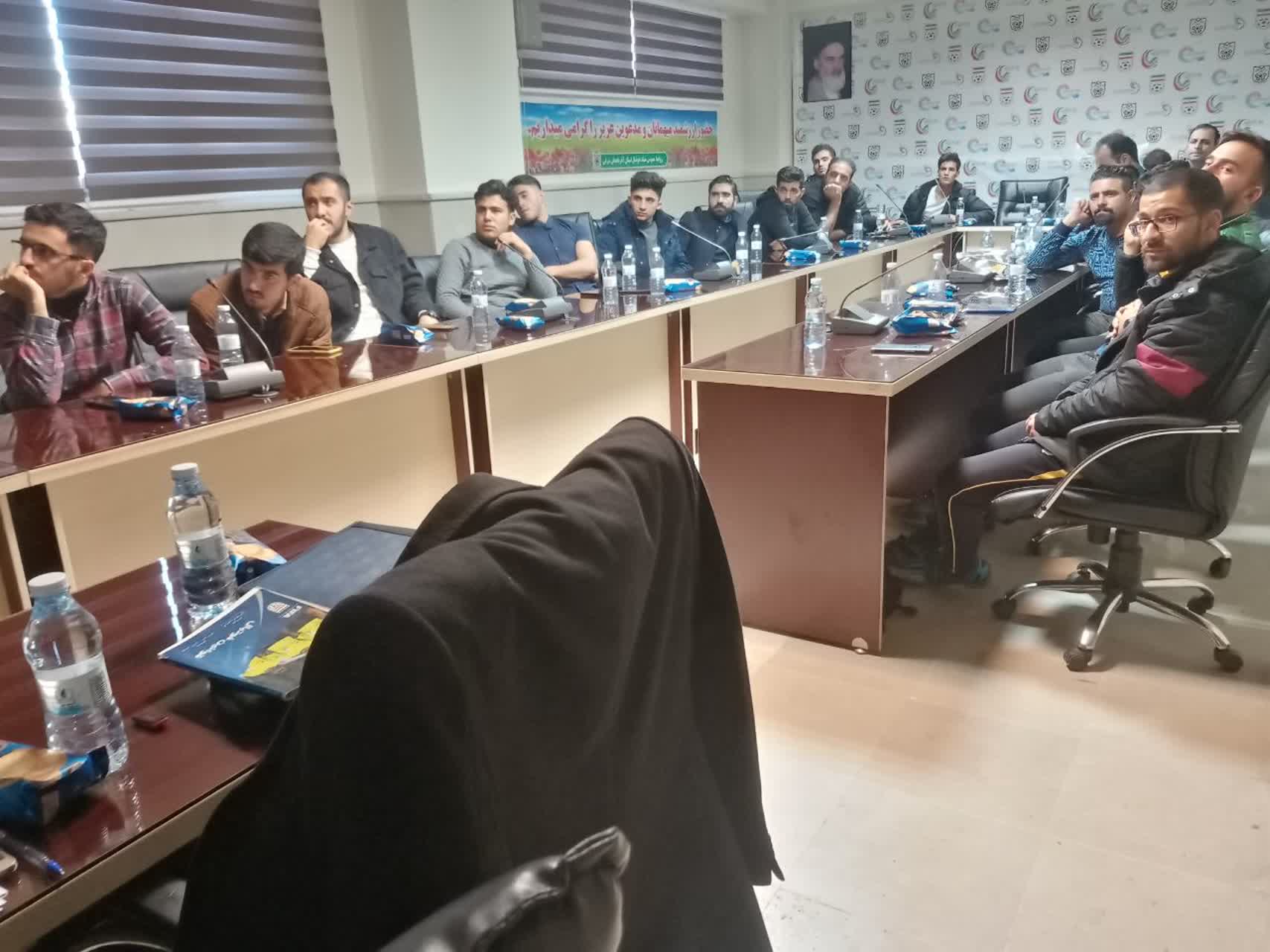 جلسه آموزشی داوران فوتبال استان با مدرسی آقای کریم اصغرزاده