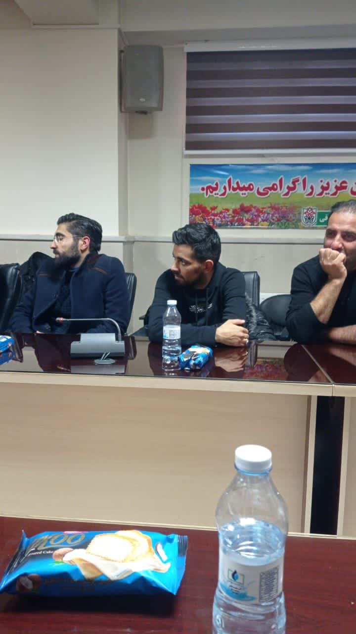 جلسه آموزشی داوران فوتبال استان با مدرسی آقای کریم اصغرزاده