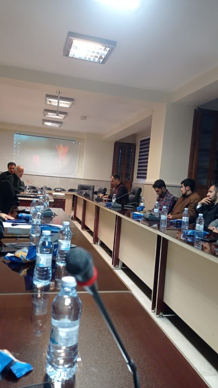 جلسه آموزشی داوران فوتبال استان با مدرسی آقای کریم اصغرزاده
