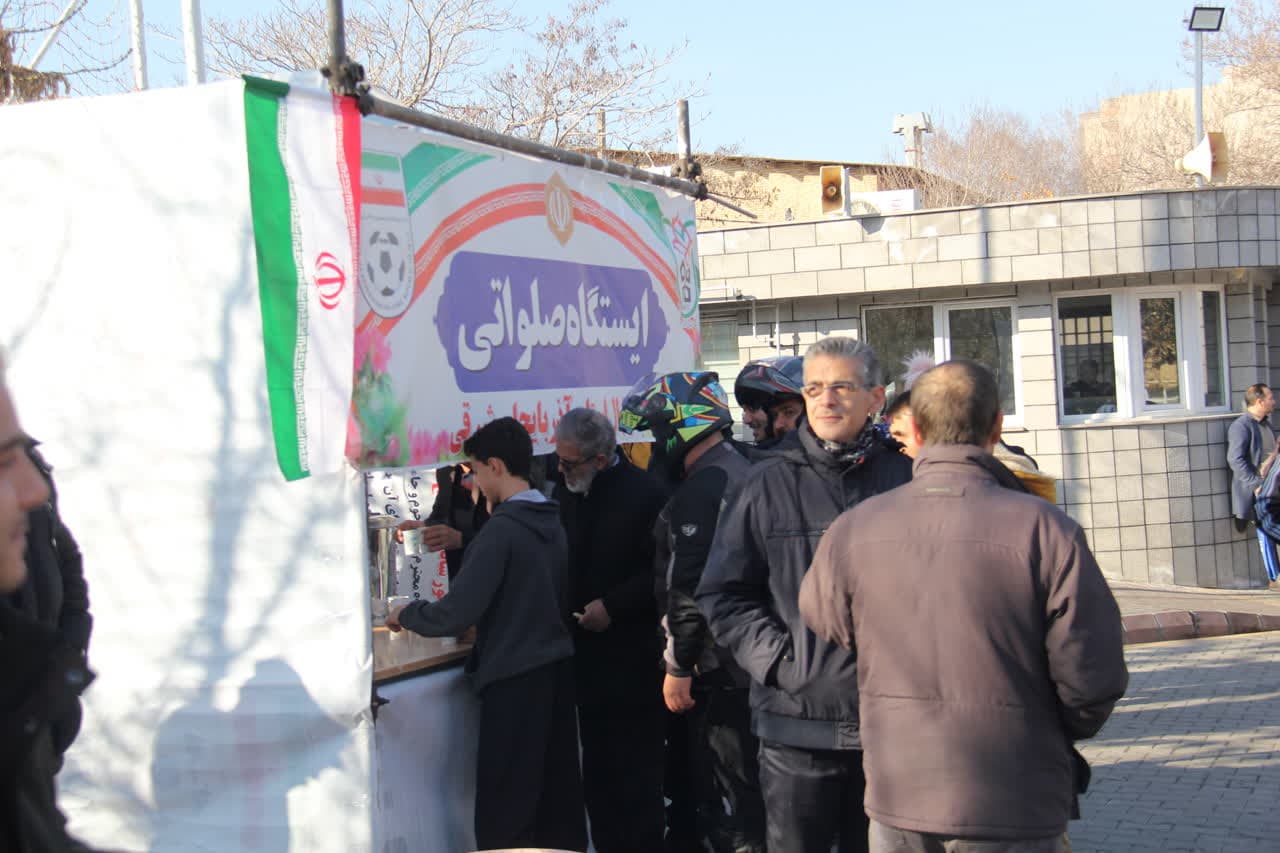 ایستگاه صلواتی هیأت فوتبال استان در روز 22 بهمن -محوطه استادیوم جهان پهلوان تختی تبریز