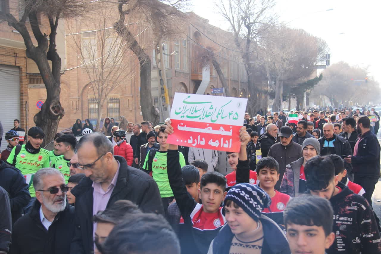 حضور پر شور جامعه ورزشی فوتبال در راهپیمایی یوم الله 22 بهمن 1402