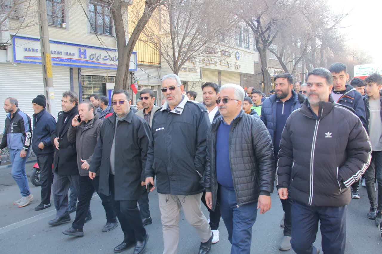 حضور پر شور جامعه ورزشی فوتبال در راهپیمایی یوم الله 22 بهمن 1402