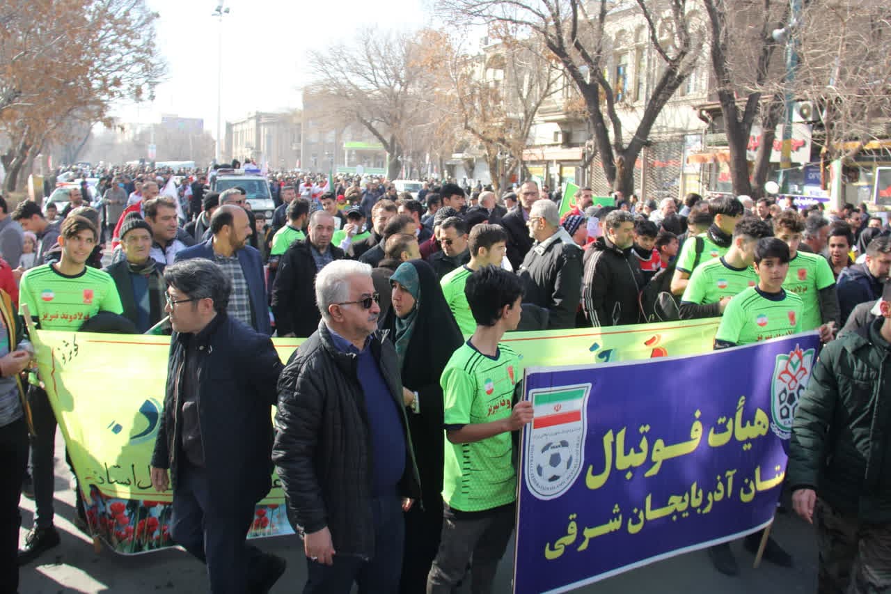 حضور پر شور جامعه ورزشی فوتبال در راهپیمایی یوم الله 22 بهمن 1402