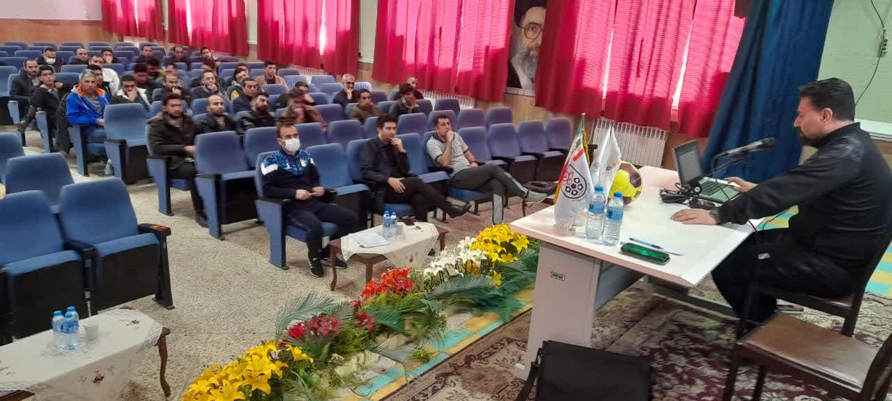 دوره دانش افزایی داوران فوتسال در ایلخچی
