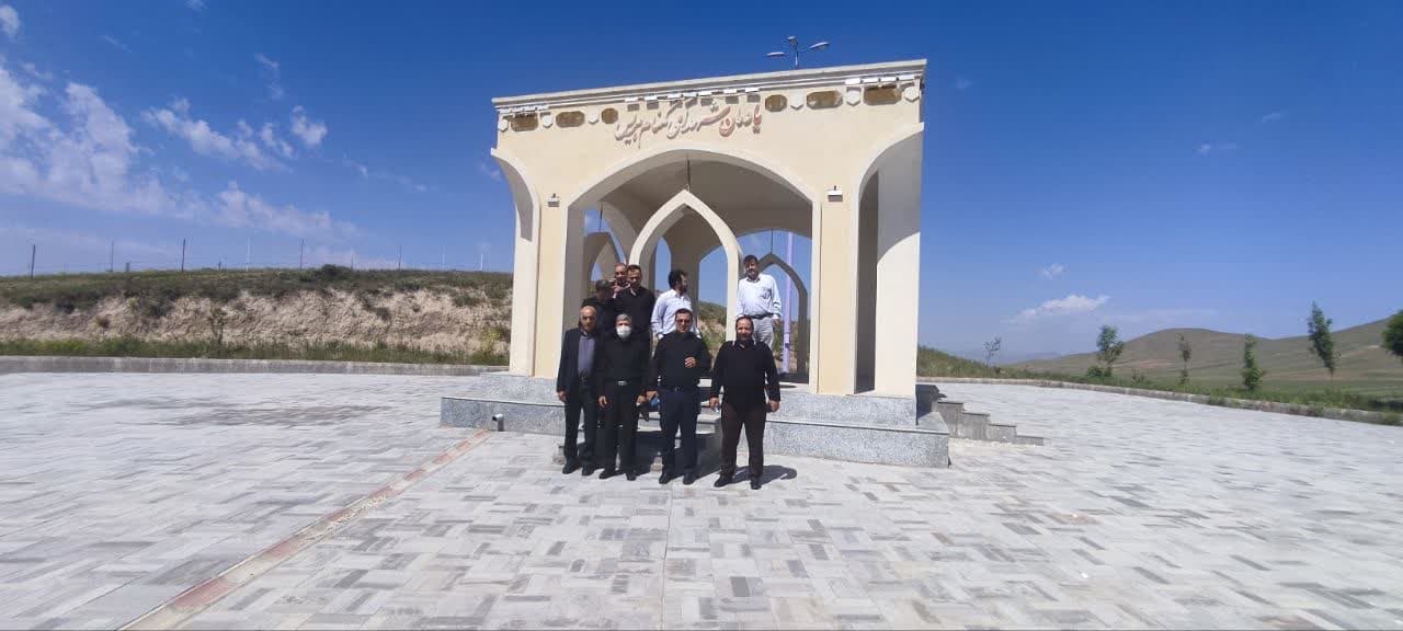 ادای احترام اعضاء هیات فوتبال استان به مقام شامخ شهدای گمنام شهرستان هریس