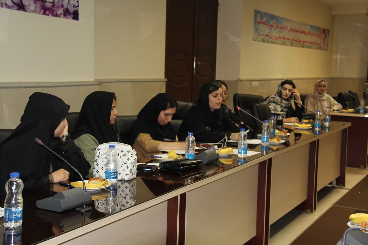 جلسه نائب رئیسان بانوان هیأت فوتبال استان