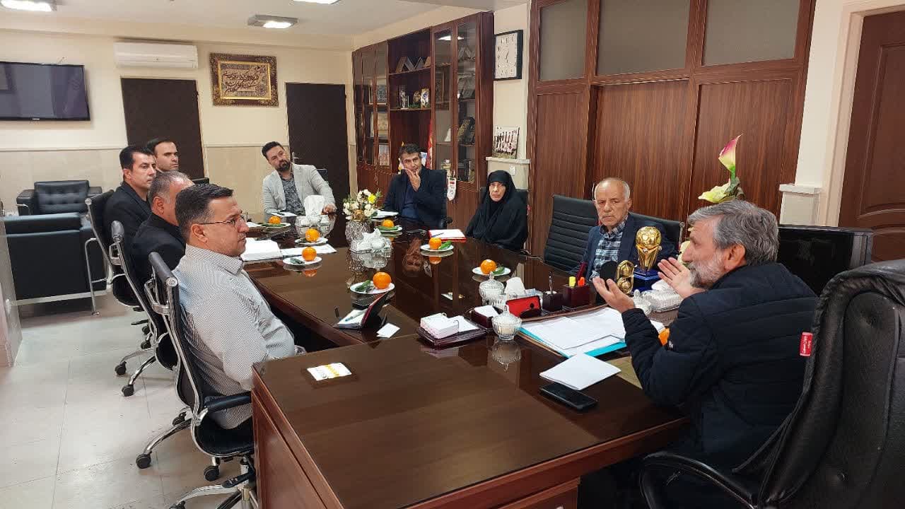 جلسه اعضای جدید کمیته داوران با ریاست هیأت فوتبال استان