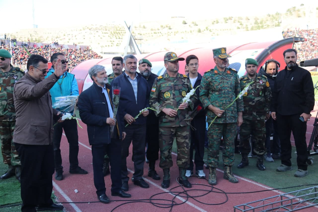 گرامیداشت 29 فروردین ماه «روز ارتش» در دیدار تراکتور و ملوان