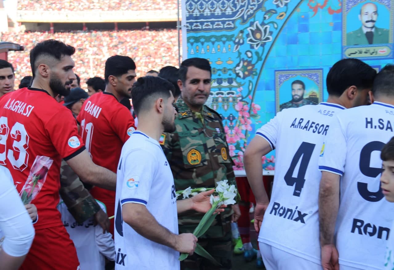 گرامیداشت 29 فروردین ماه «روز ارتش» در دیدار تراکتور و ملوان