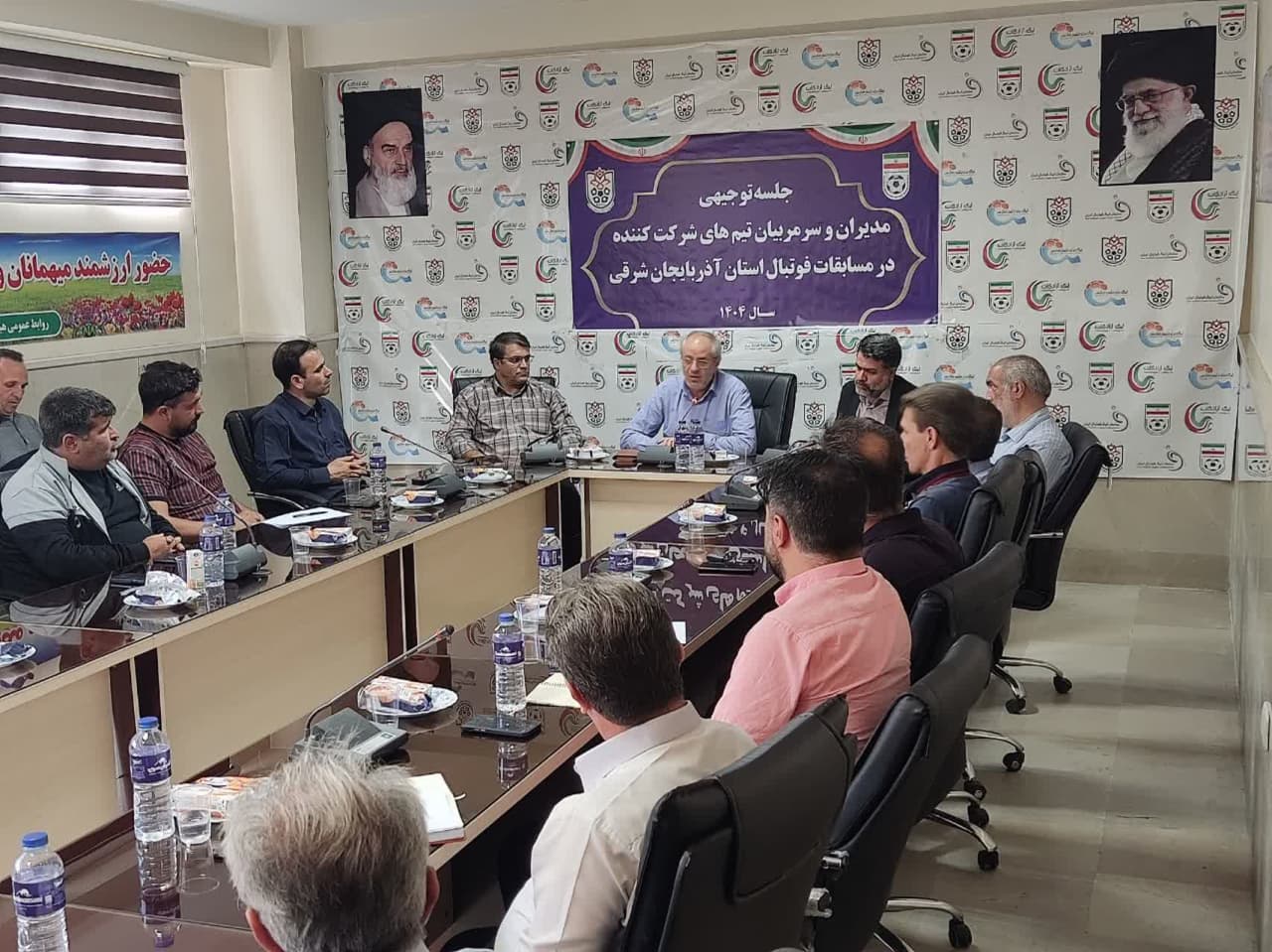 جلسه توجیهی مدیران و سرمربیان تیم های فوتبال