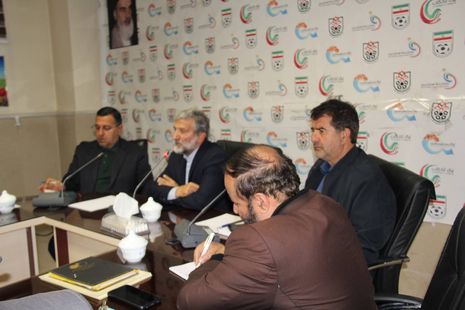 نشست صمیمی رئیس هیأت فوتبال استان با رؤسای هیأت فوتبال شهرستانها